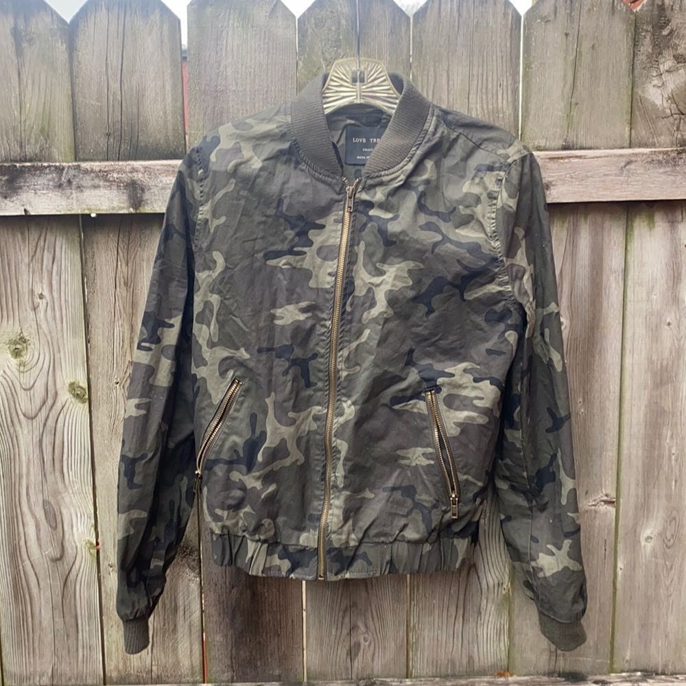Love Tree camouflage jacket sz. S